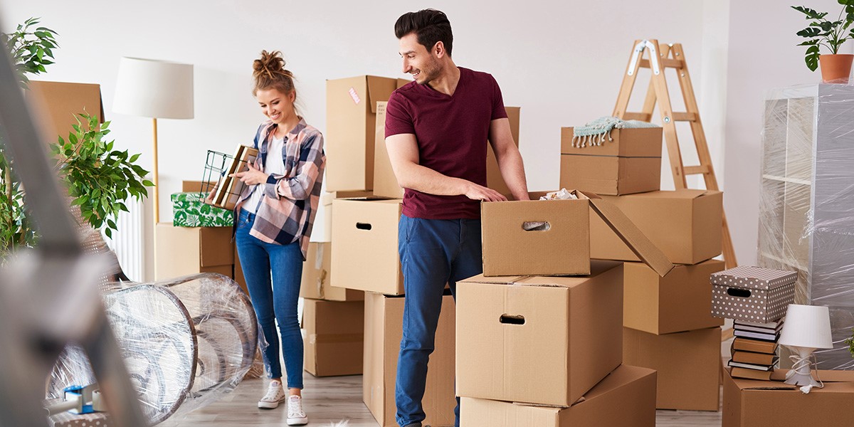 Couple moving out of home with small dog
